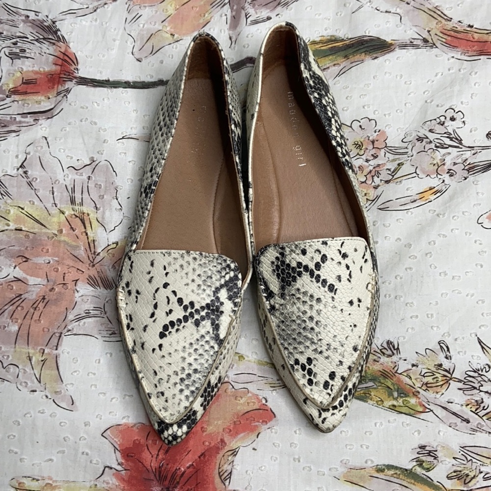 Madden Girl sz 8 Snakeskin Loafers